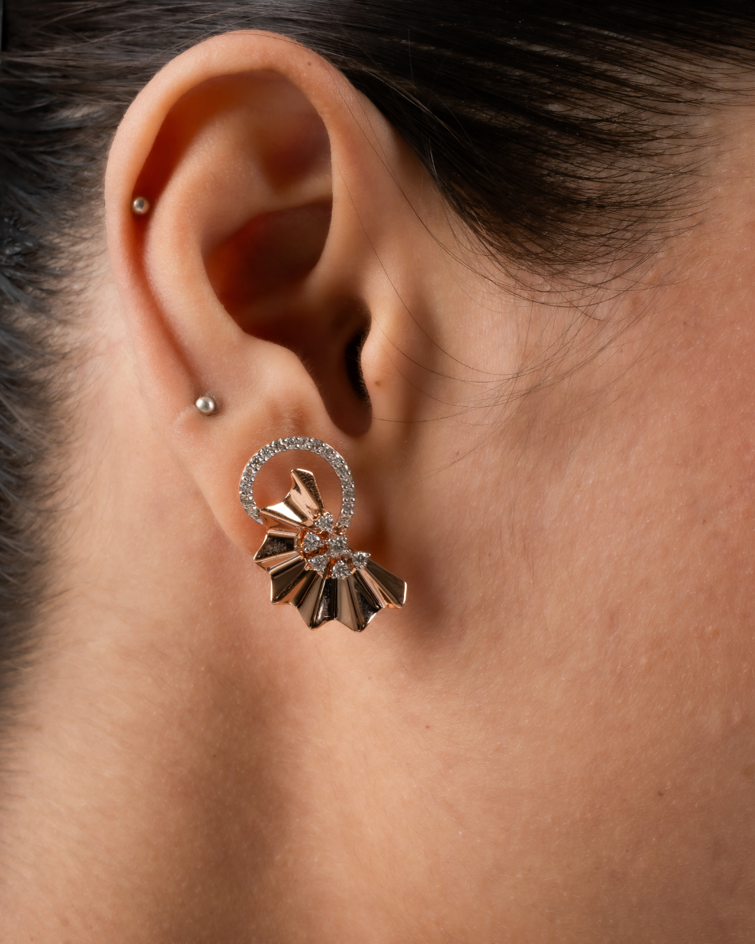 Glossy shine diamond earrings