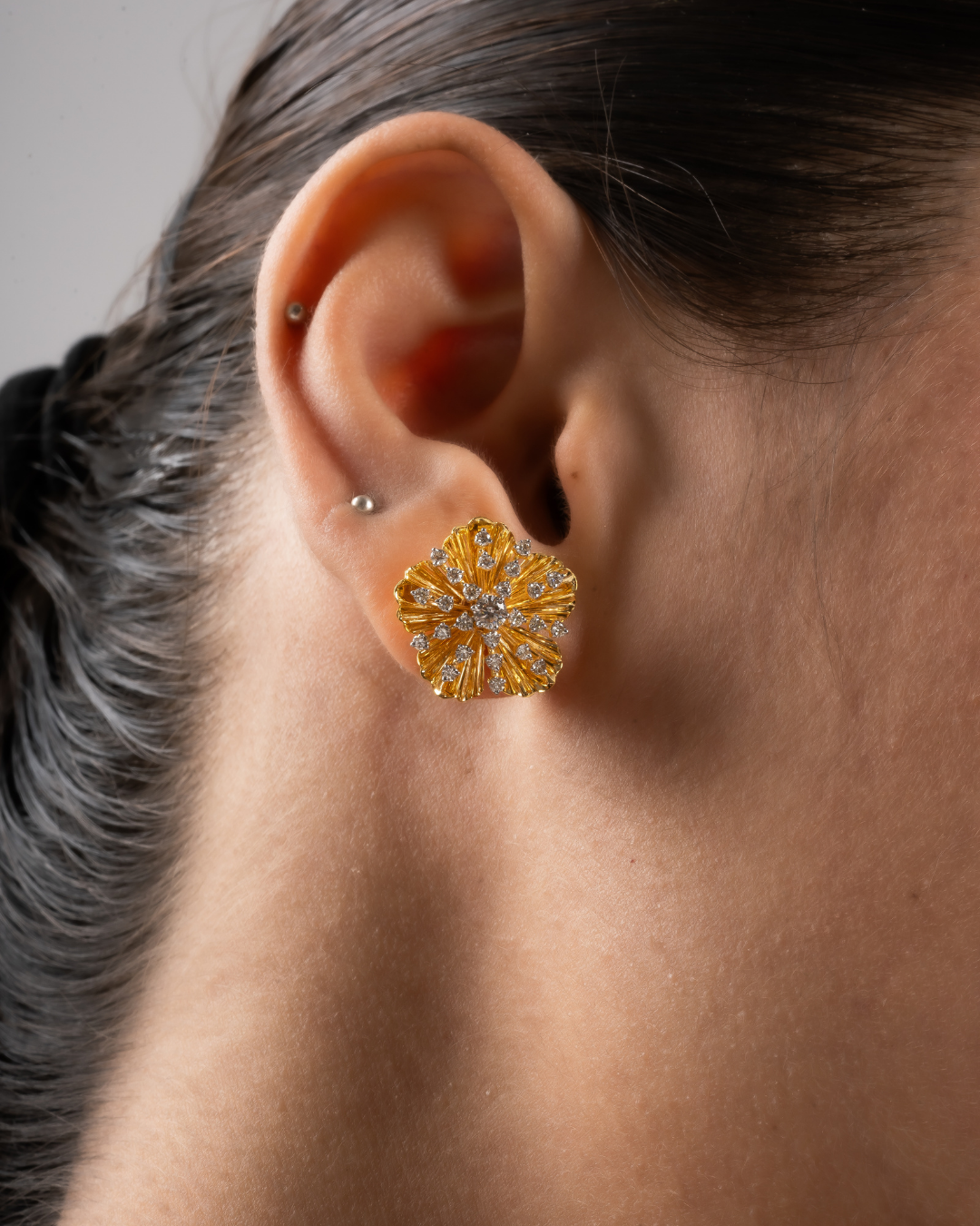 The teasing flora earrings