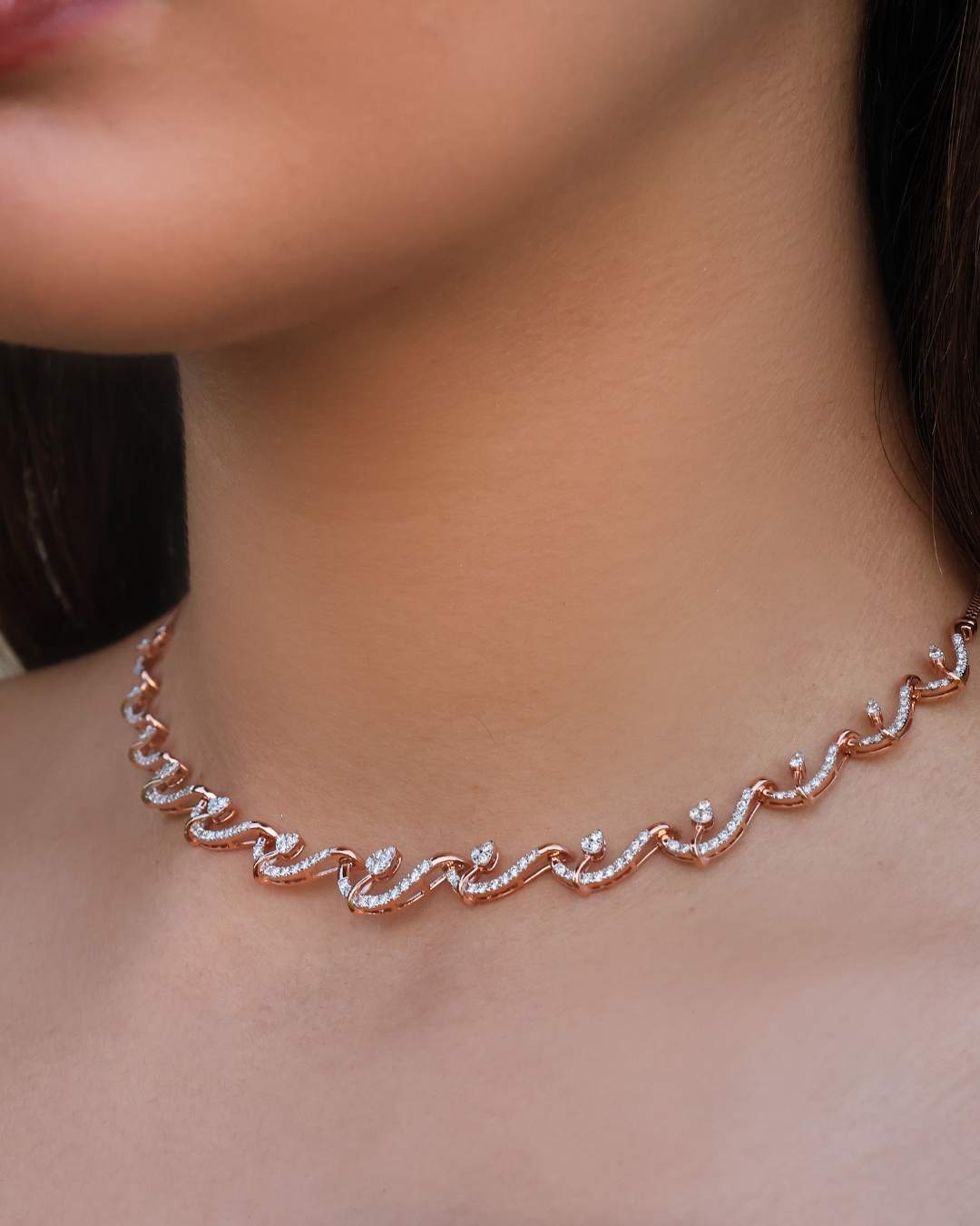 fluid sparkling choker