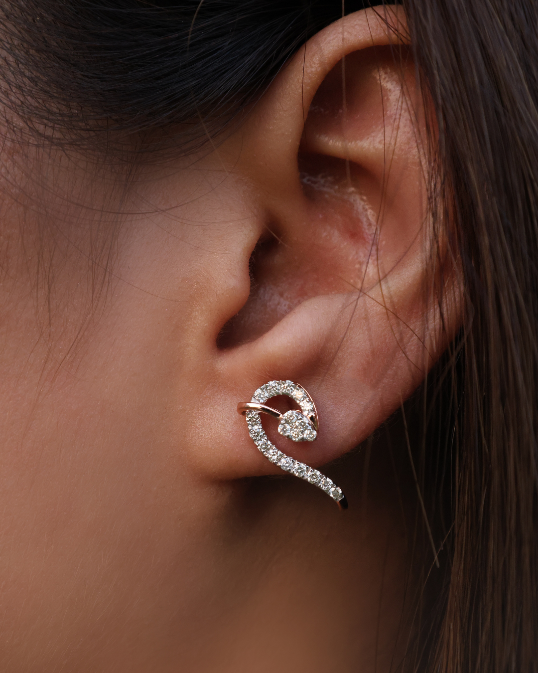 fluid sparkling choker