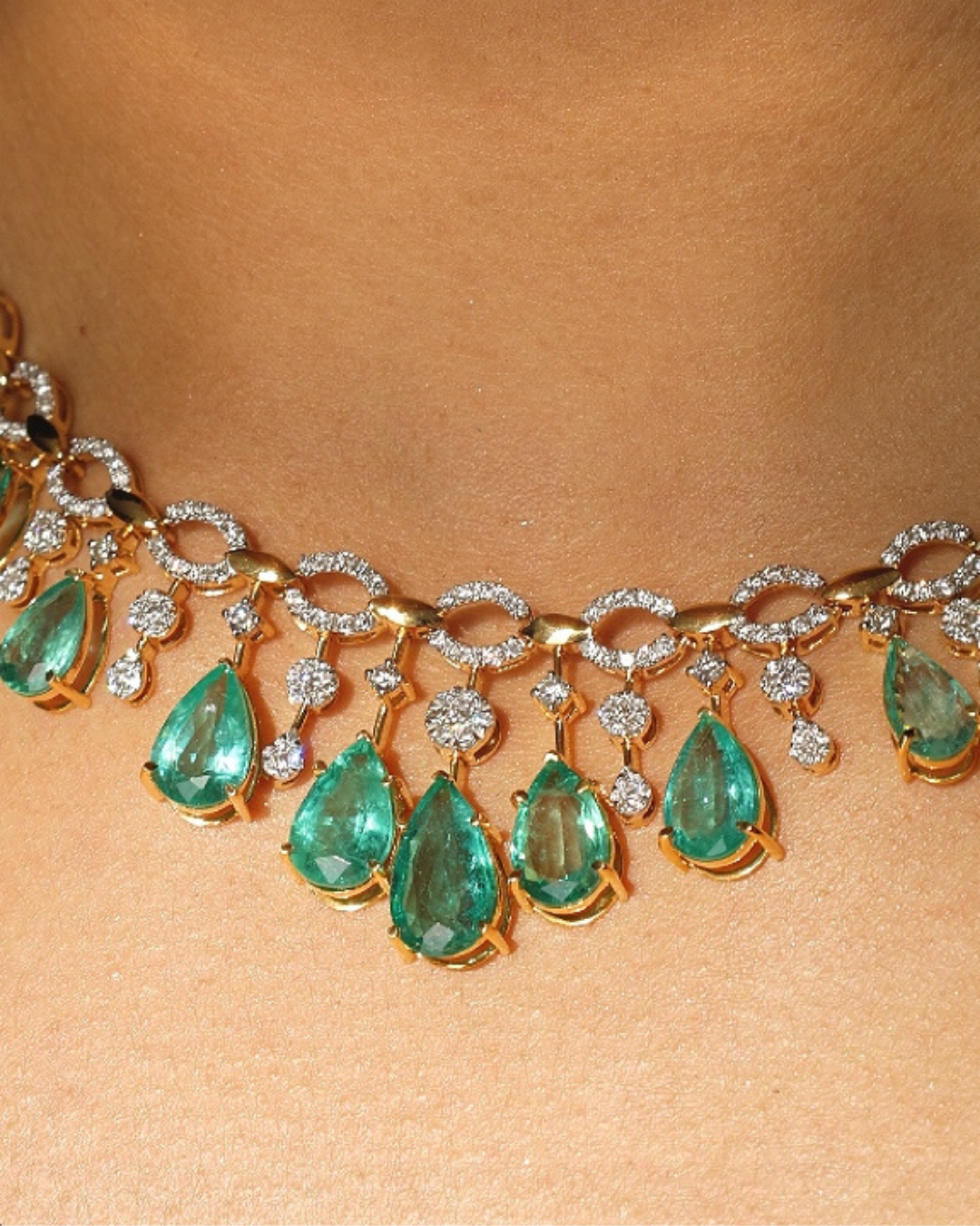 sparkling emerald diamond necklace