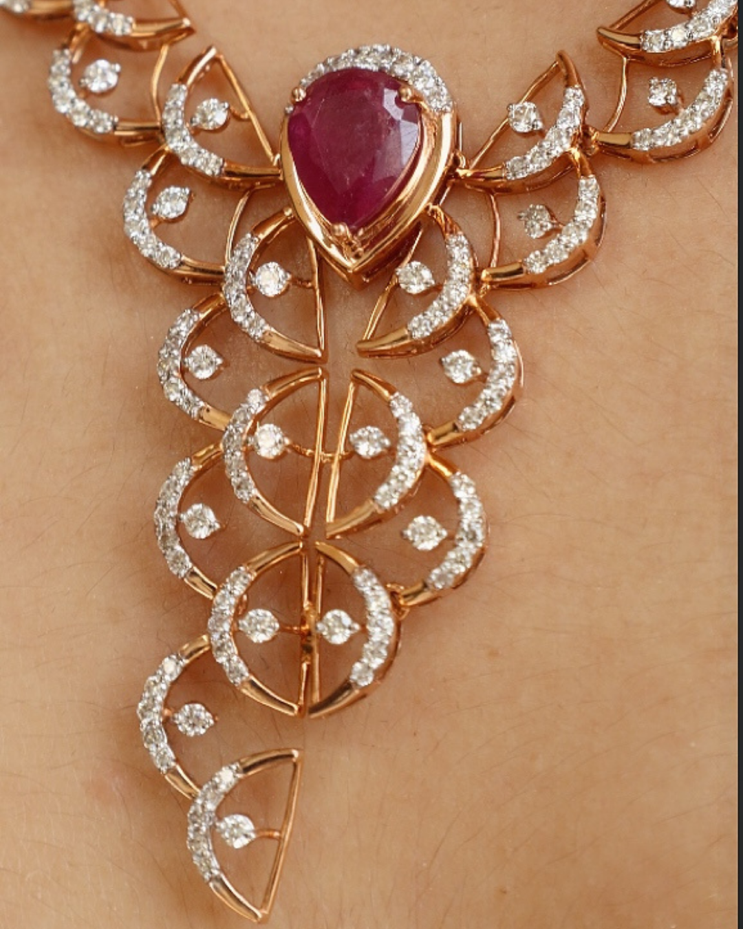 SCARLET REVERIE DIAMOND SET